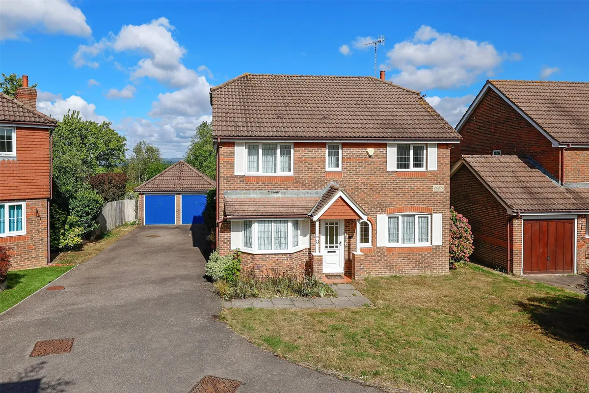 The Meades, Dormansland, Lingfield, Surrey, RH7