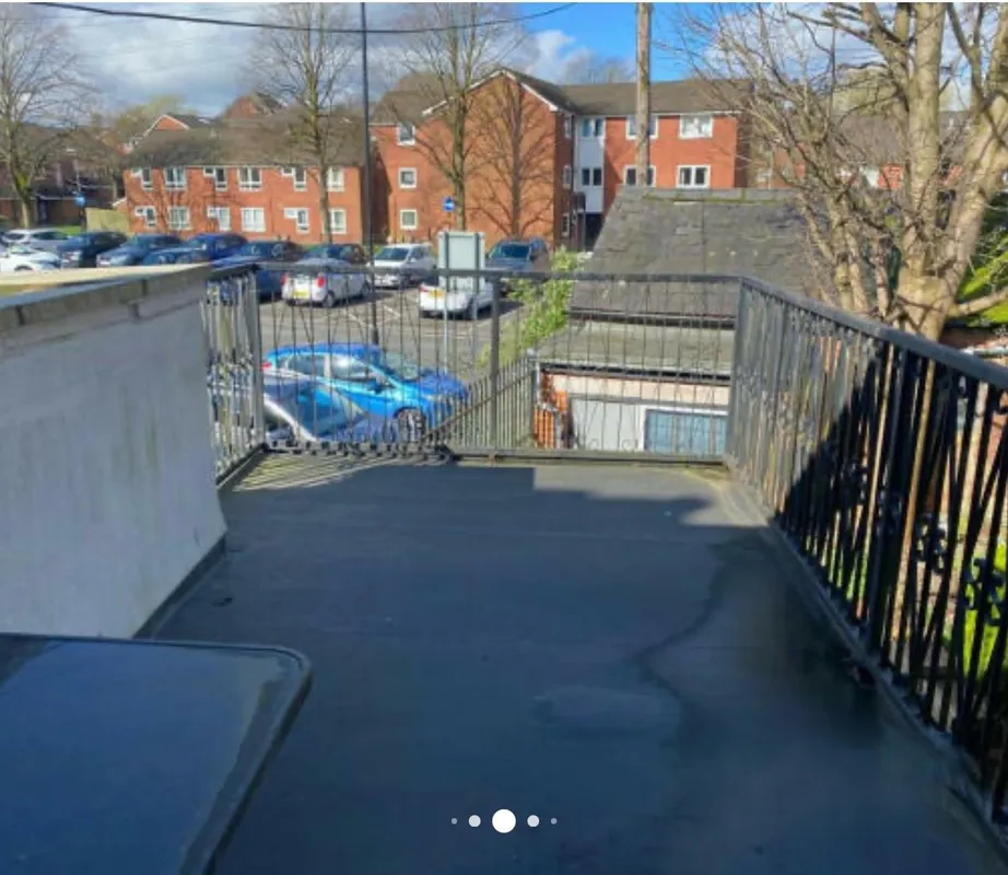2-Bedroom Spacious Flat To Let, Shaw, OL2