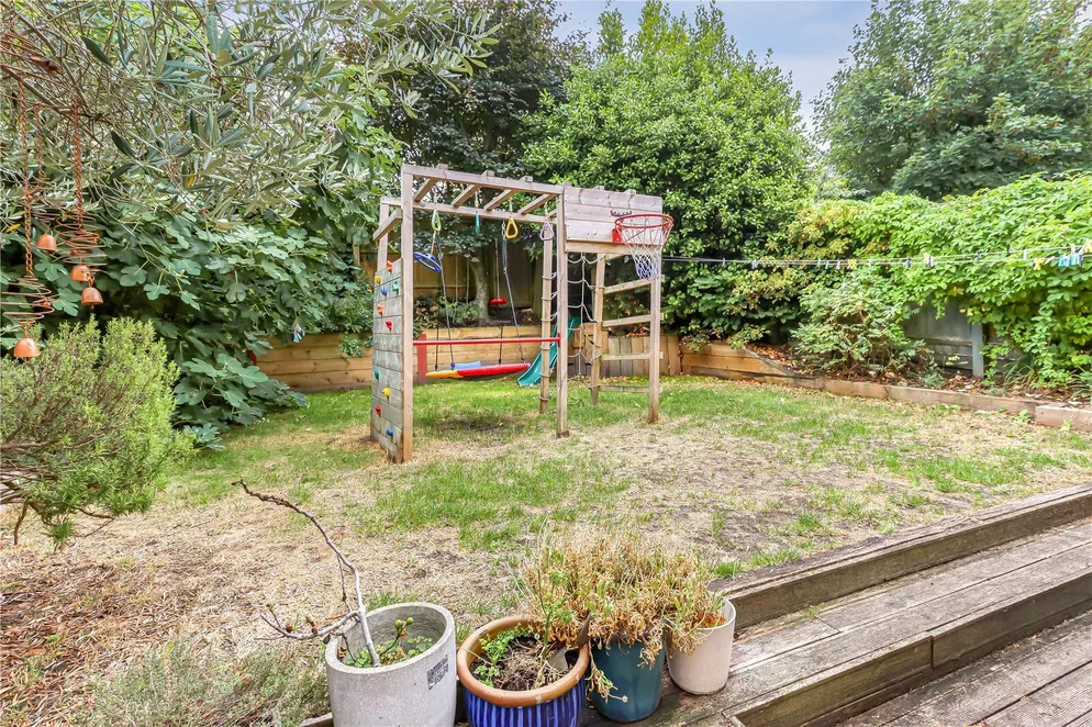 Property carousel item 4