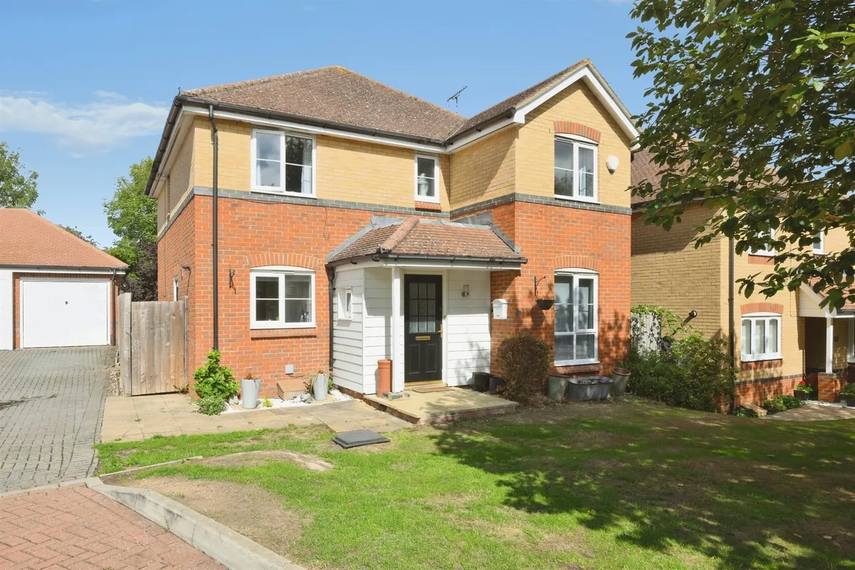Ellis Close, Hoddesdon