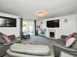 Ellis Close, Hoddesdon thumb 3