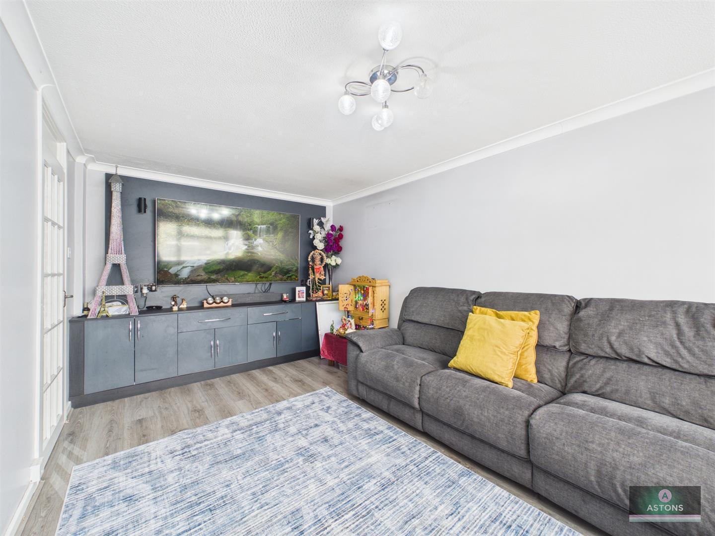Dunsfold Close, Gossops Green Image 2