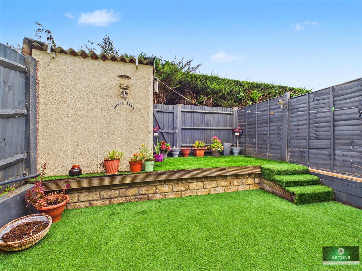 Dunsfold Close, Gossops Green Image 4