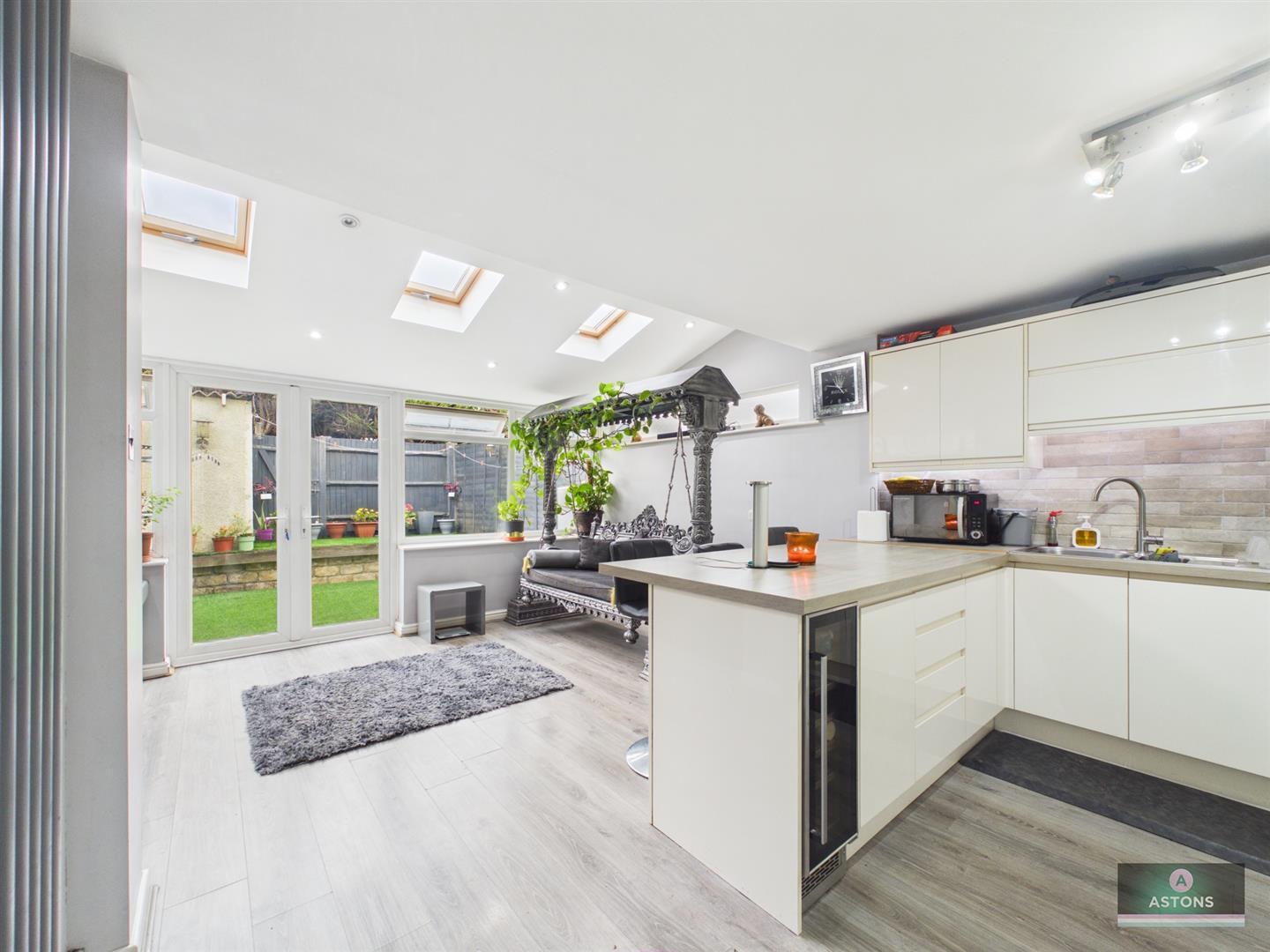 Dunsfold Close, Gossops Green Image 6