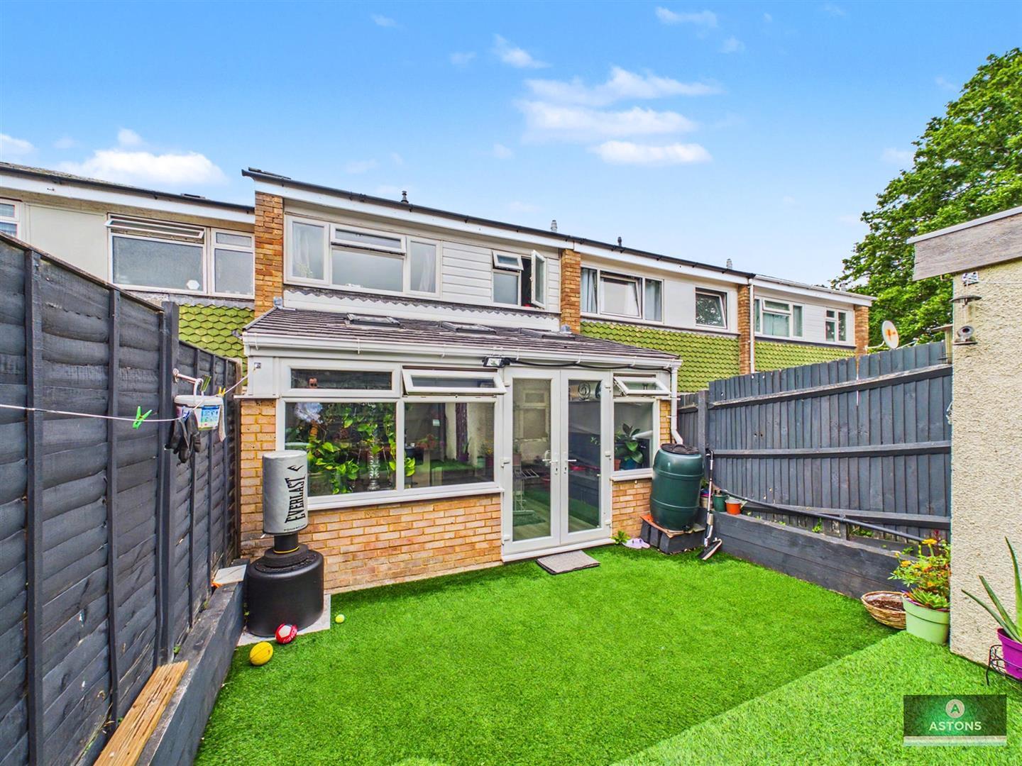 Dunsfold Close, Gossops Green Image 7