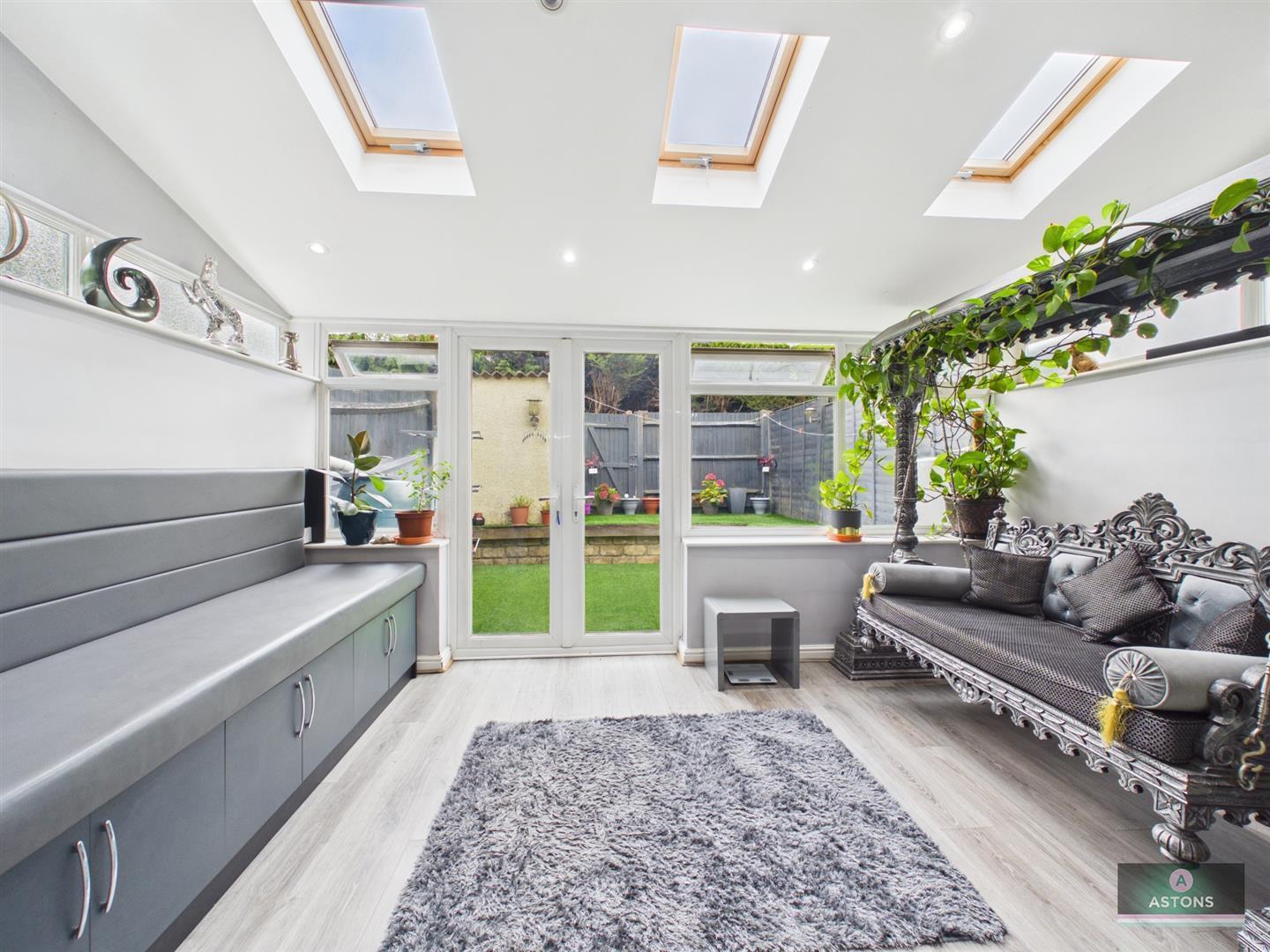Dunsfold Close, Gossops Green Image 8