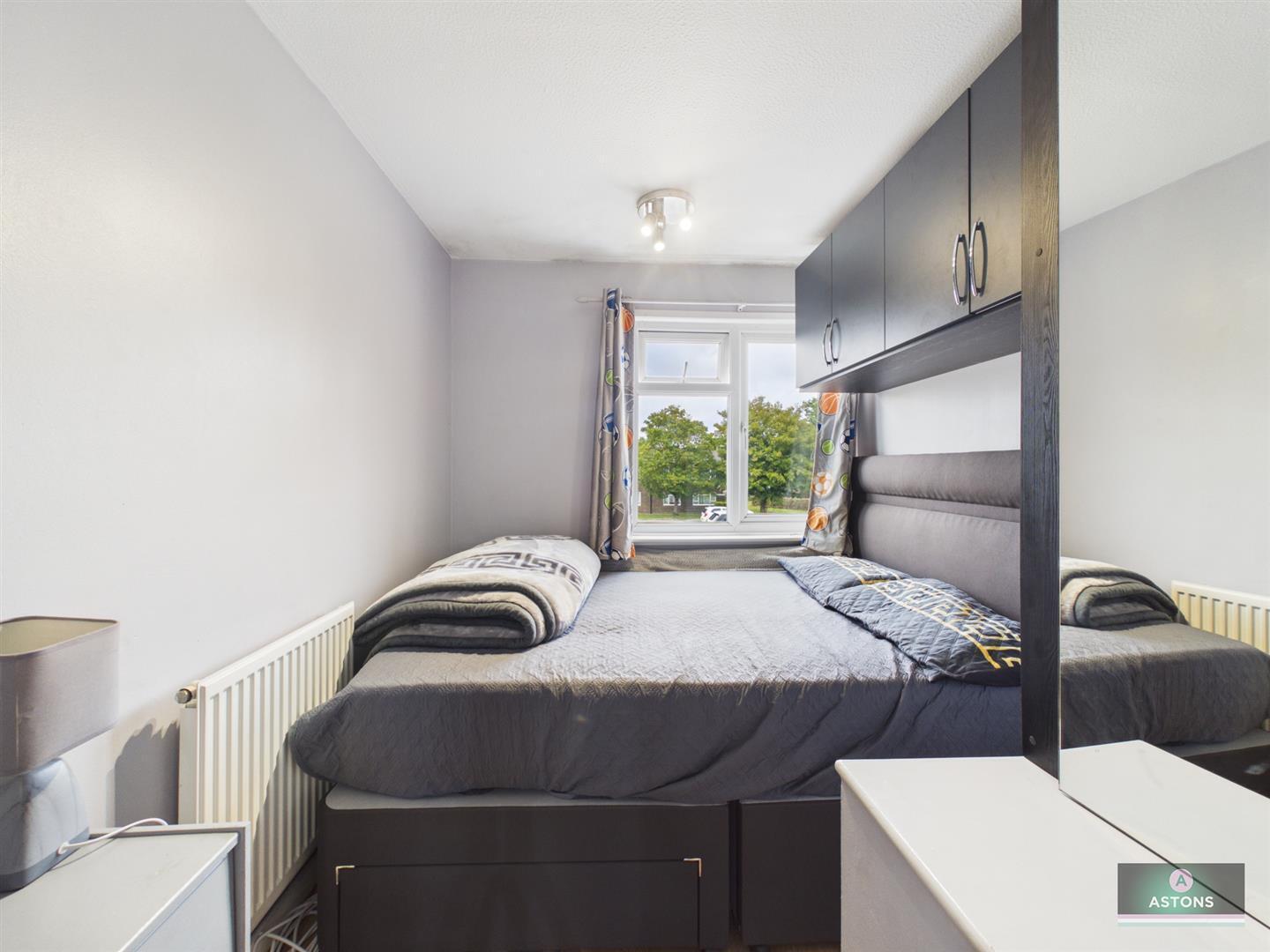 Dunsfold Close, Gossops Green Image 14