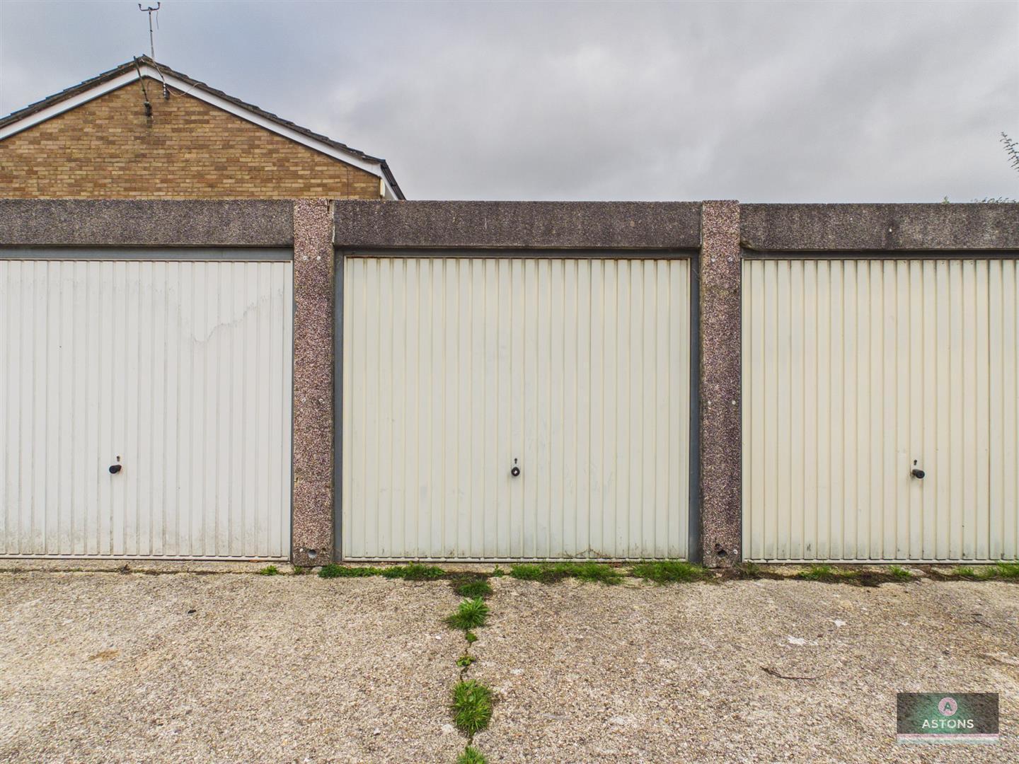 Dunsfold Close, Gossops Green Image 16
