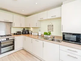 Le Marechal Avenue, Bursledon, SOUTHAMPTON thumb 3