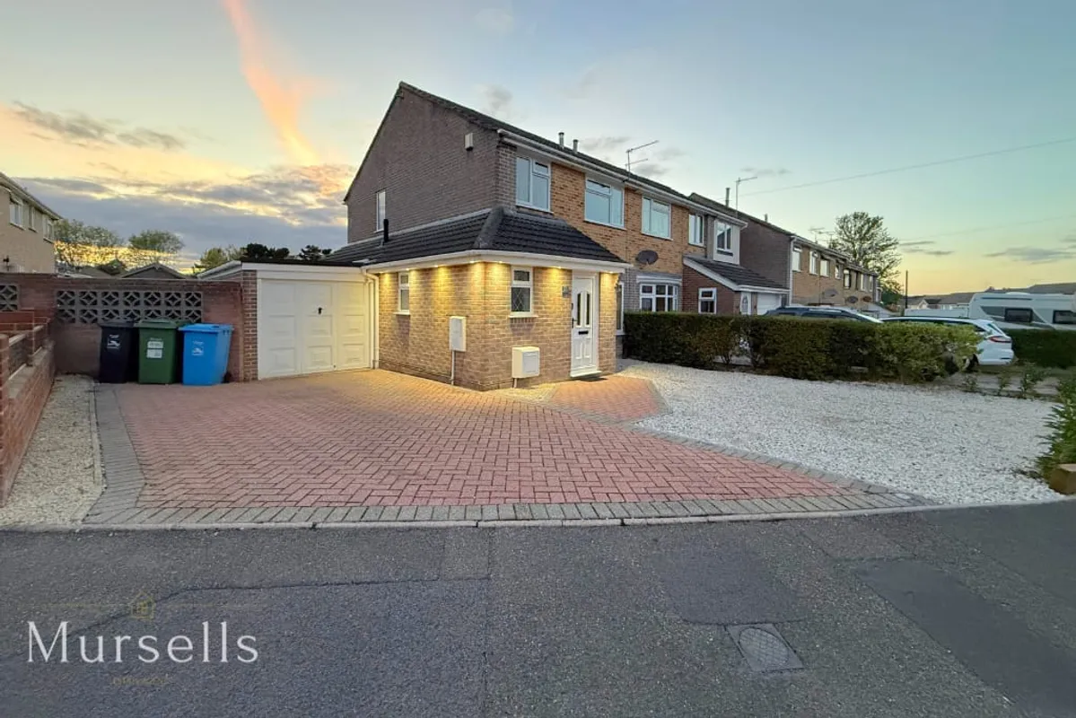 Freshwater Drive, Poole, BH15