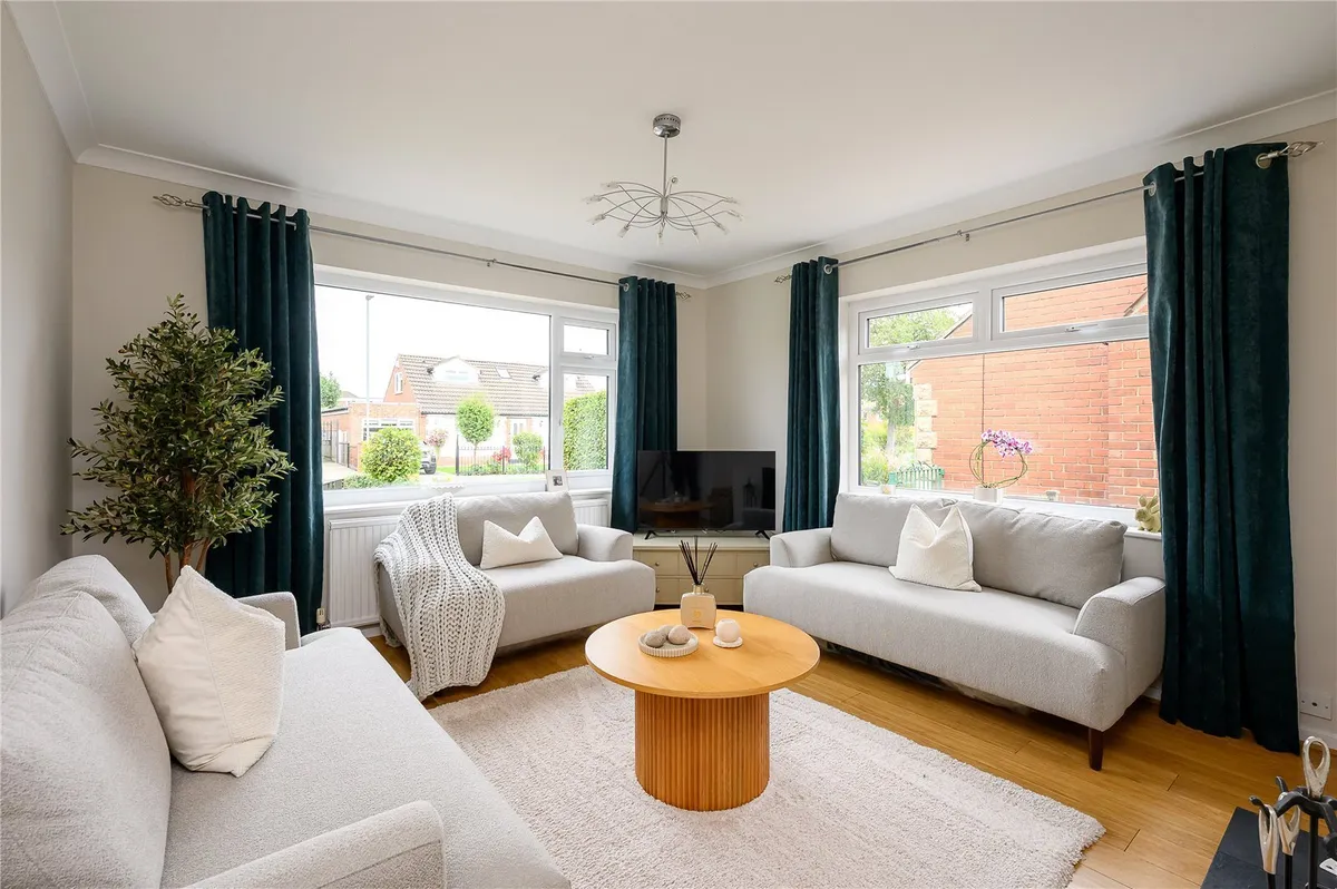 Lyndhurst Road, Scholes, LS15