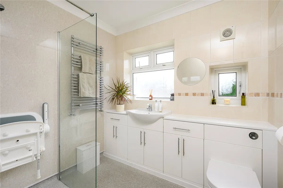 Lyndhurst Road, Scholes, LS15
