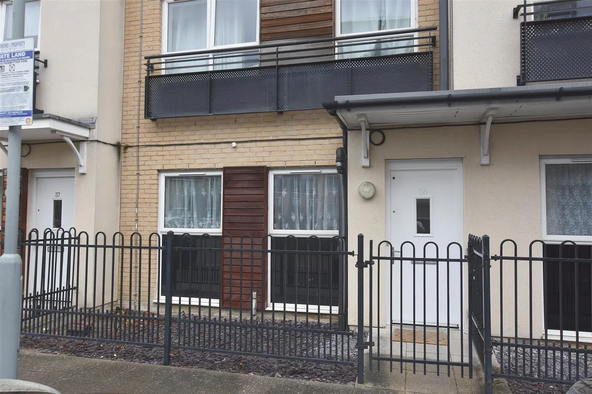 Greenbank Court, Lanadron Close, Isleworth
