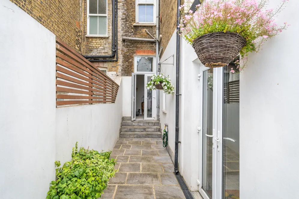 Boutflower Road, London, SW11 photo 11