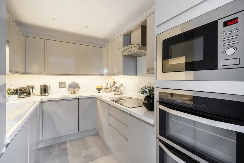 Pittville Circus Road, Cheltenham, GL52 photo 4