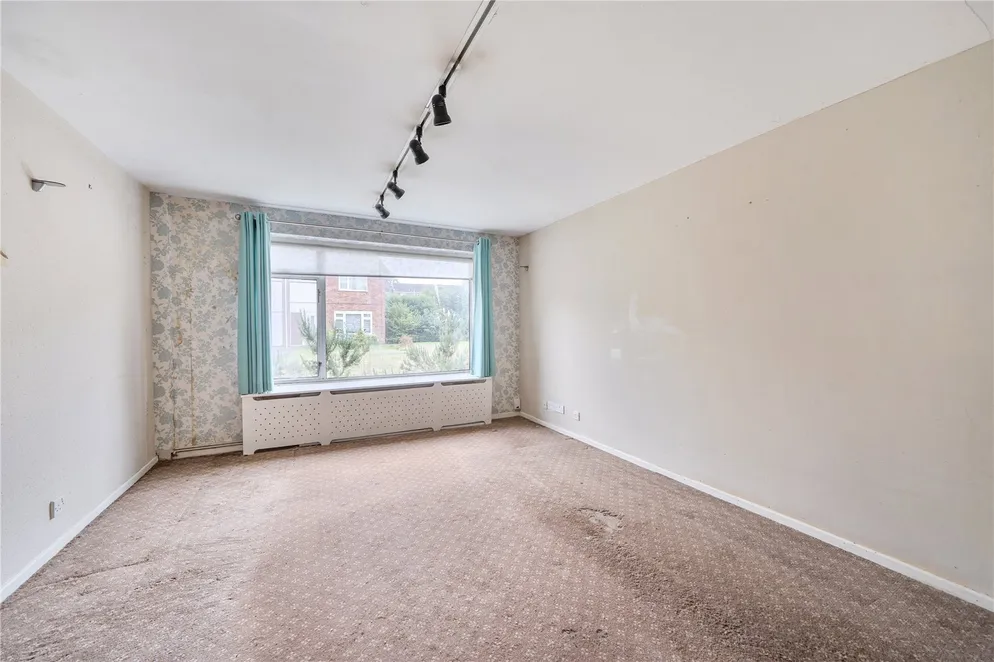 Property carousel item 4