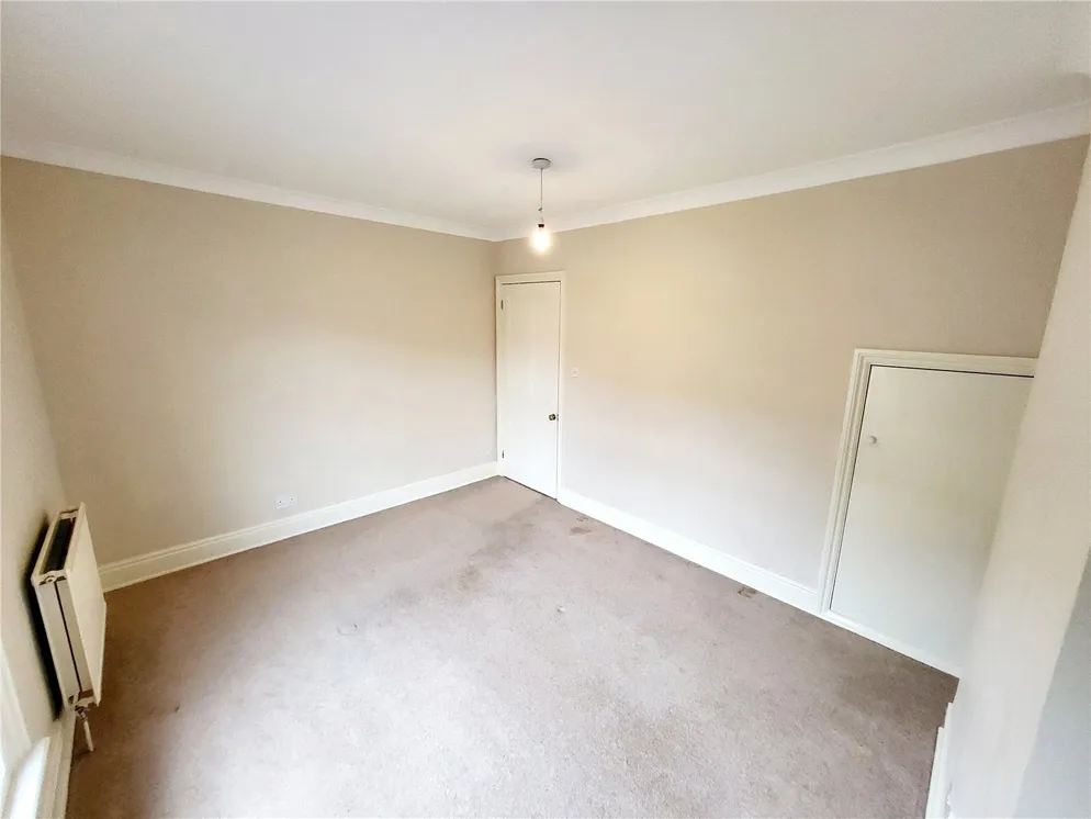 Property carousel item 9