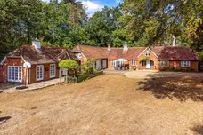Chertsey Road, Windlesham, GU20 photo 1
