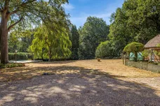 Chertsey Road, Windlesham, GU20 photo 2