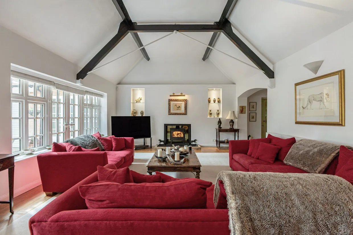 Chertsey Road, Windlesham, GU20 photo 5