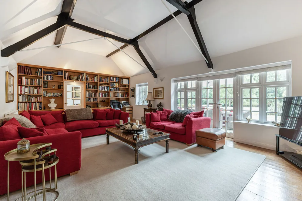 Chertsey Road, Windlesham, GU20 photo 6
