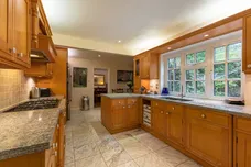 Chertsey Road, Windlesham, GU20 photo 9