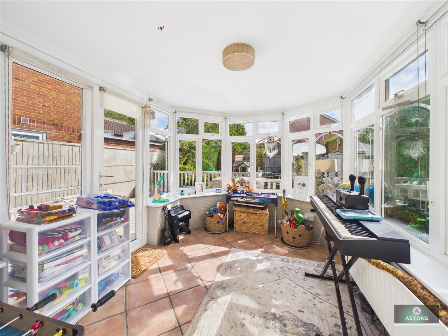 Mayes Close, Maidenbower Image 7