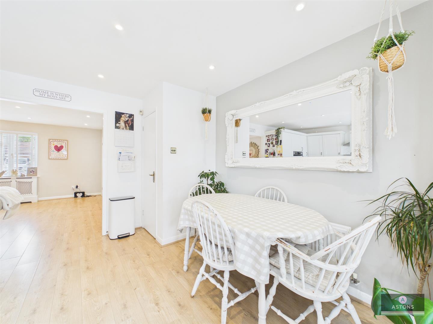 Mayes Close, Maidenbower Image 13