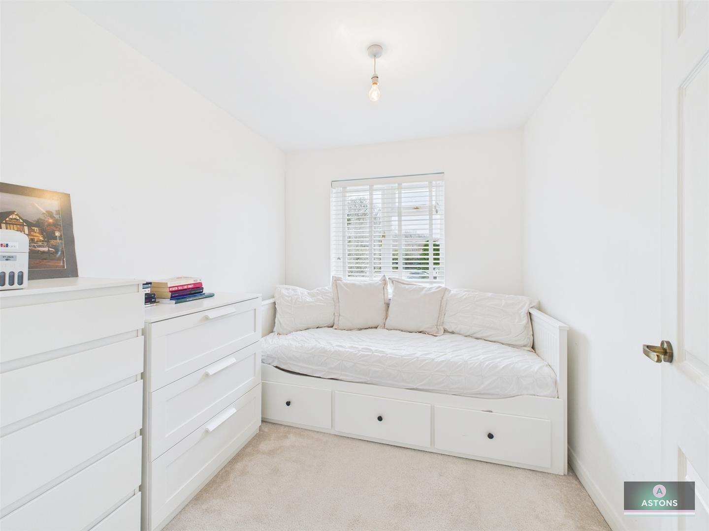 Mayes Close, Maidenbower Image 17