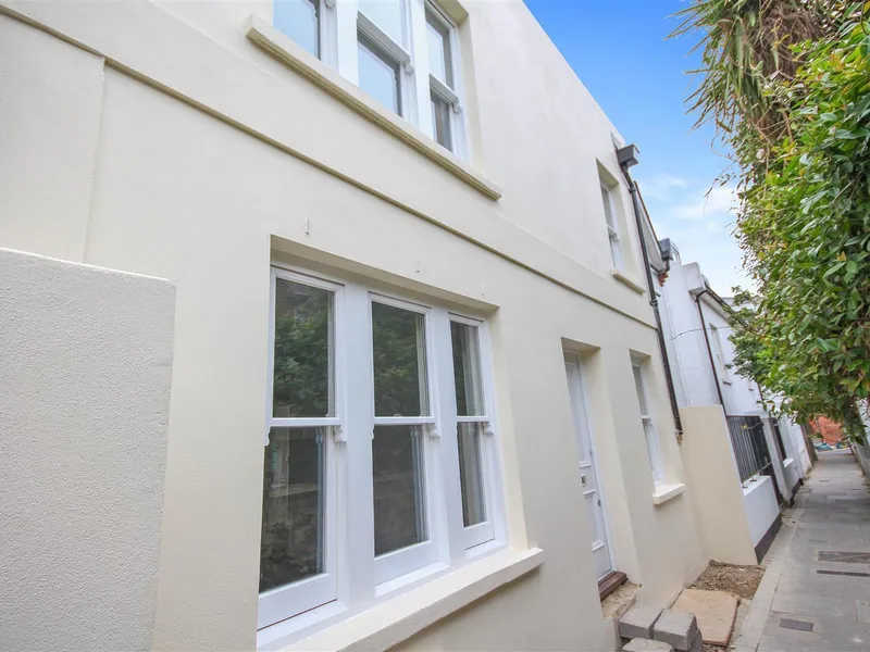 Property thumbnail 2 out of 3
