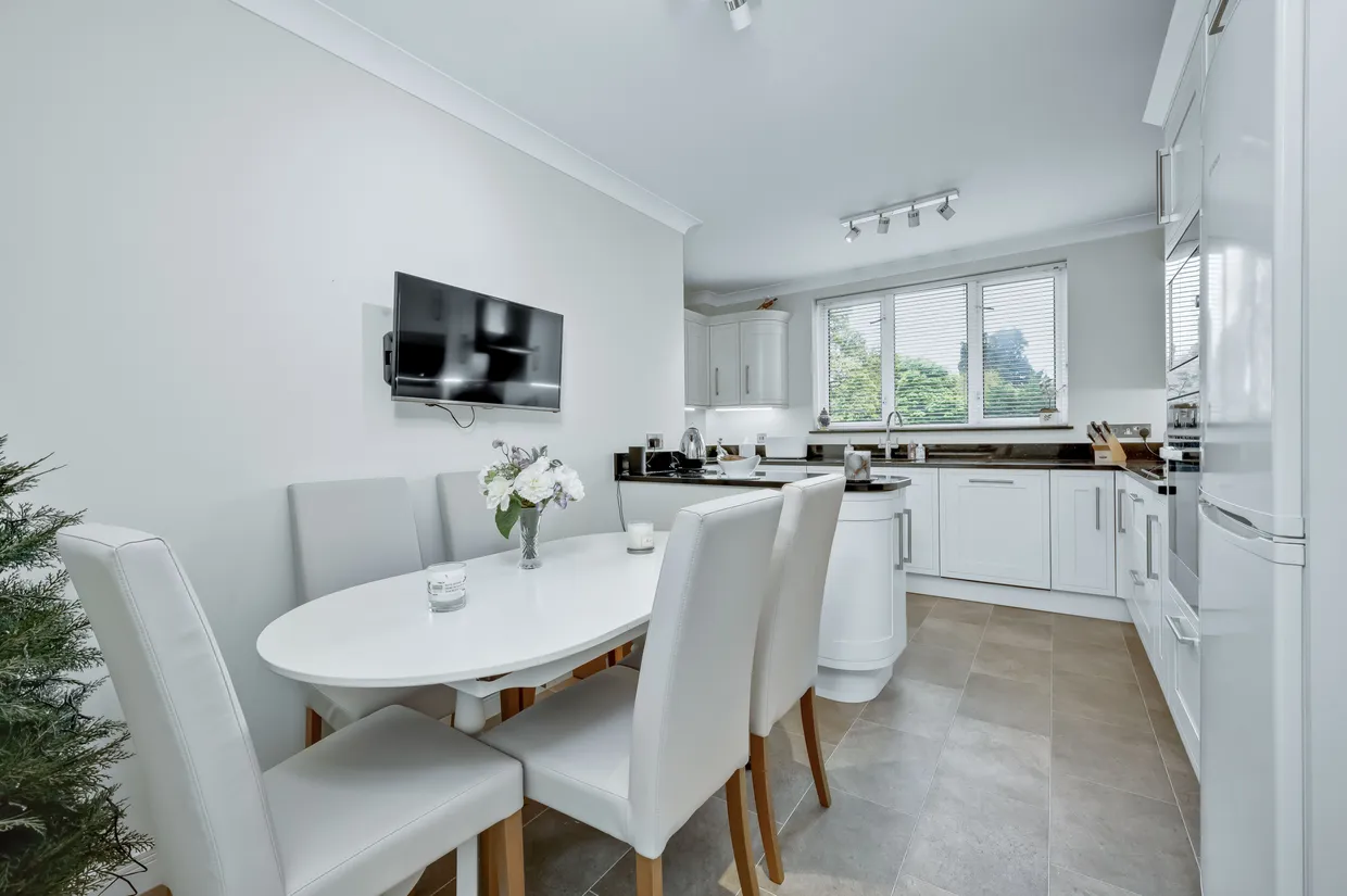 Oatlands Drive, Weybridge, KT13 photo 5