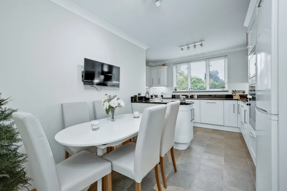 Oatlands Drive, Weybridge, KT13 photo 5
