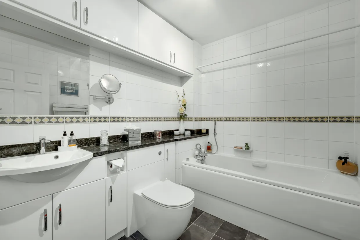 Oatlands Drive, Weybridge, KT13 photo 10