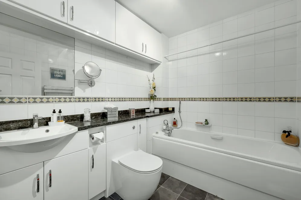 Oatlands Drive, Weybridge, KT13 photo 10