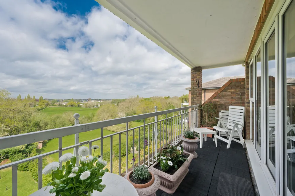 Oatlands Drive, Weybridge, KT13 photo 11