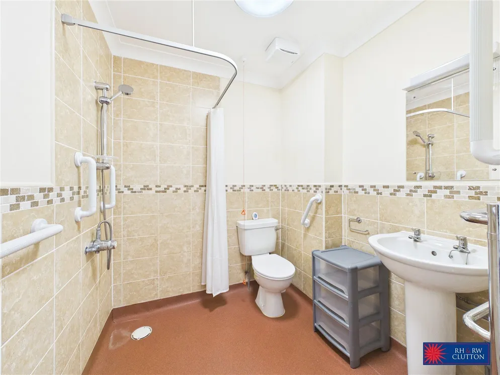 Property carousel item 6