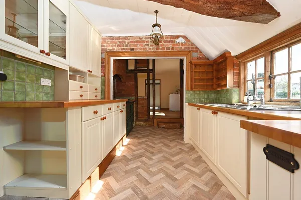 North Lane, West Hoathly, RH19 photo 8