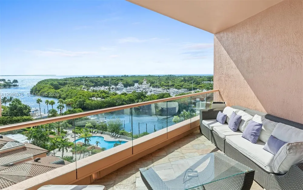 60 Edgewater Dr, Coral Gables, FL 33133