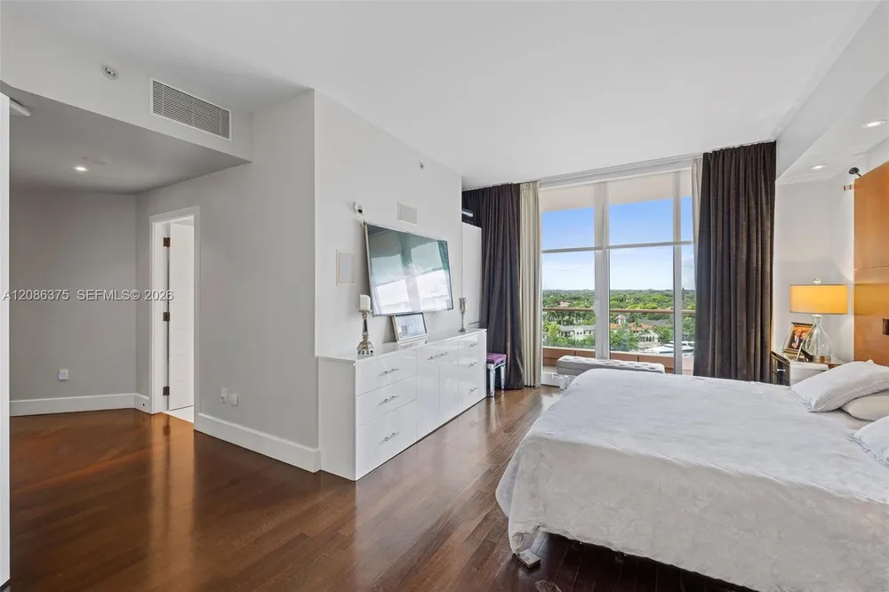 60 Edgewater Dr, Coral Gables, FL 33133