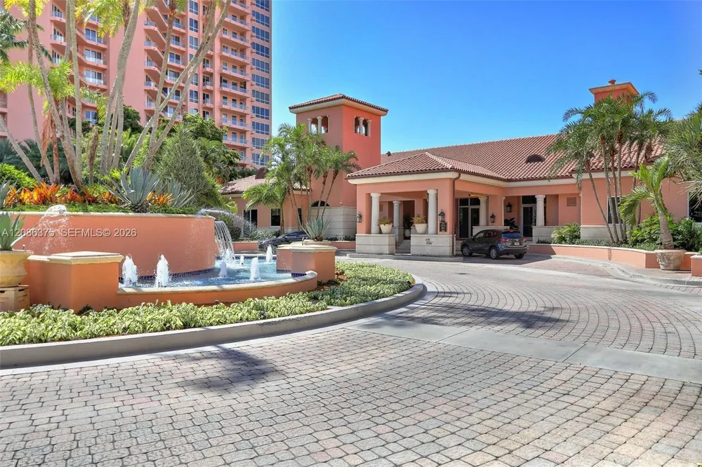 60 Edgewater Dr, Coral Gables, FL 33133