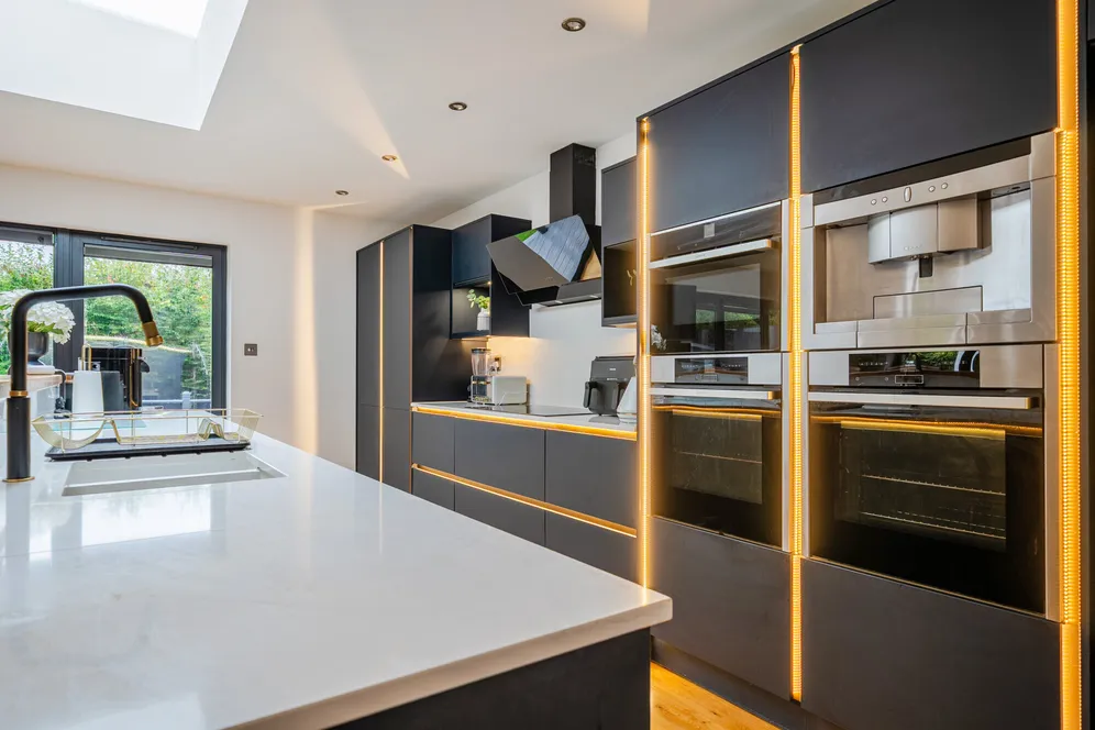 Salisbury Road, Marlborough, SN8 photo 6