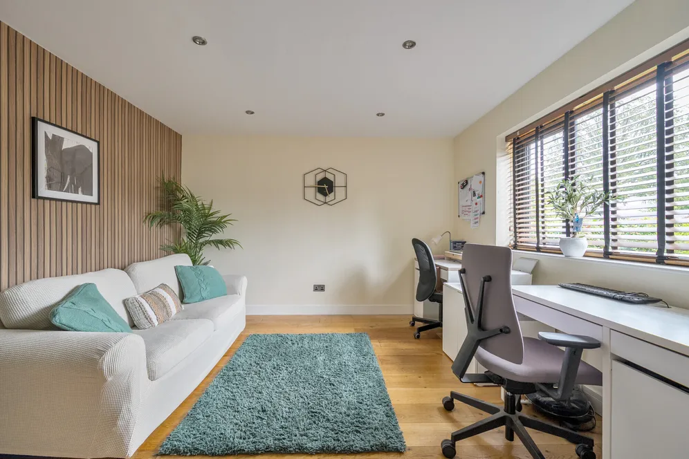 Salisbury Road, Marlborough, SN8 photo 9