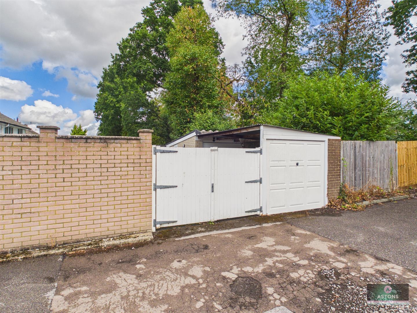 Punch Copse Road, Three Bridges Image 19
