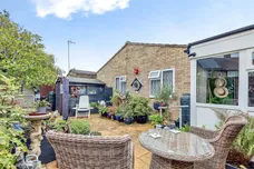 Firdale Avenue, Rushden