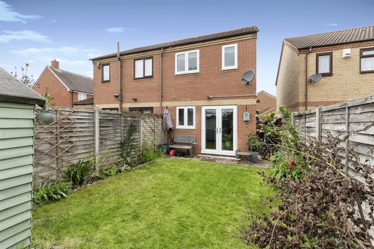 Mulberry Close, Stotfold, HITCHIN