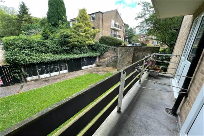 Property carousel image 9