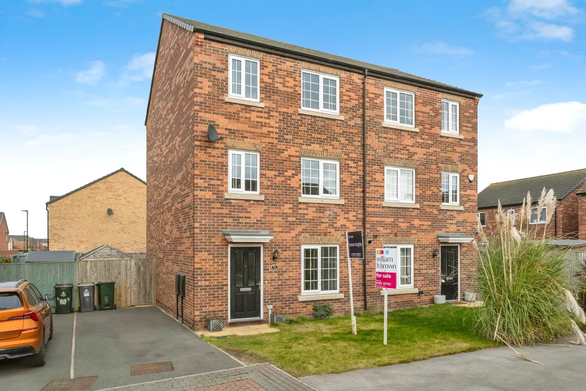 Heatherfields Crescent, New Rossington, DONCASTER