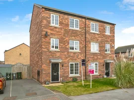 Heatherfields Crescent, New Rossington, DONCASTER photo