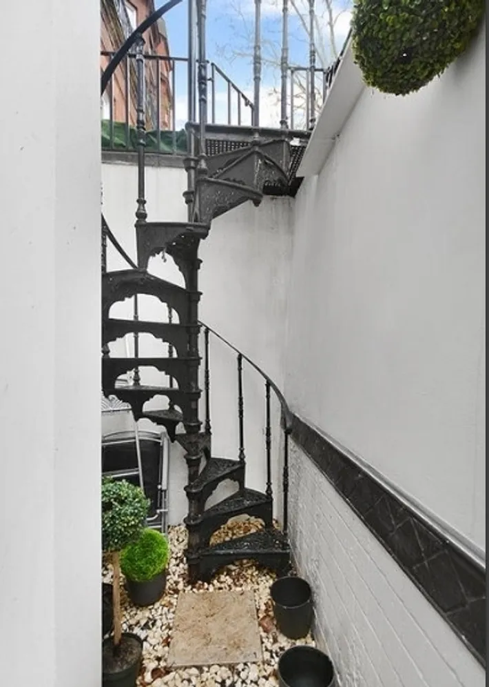 Bramham Gardens Earls Court SW5 photo 4