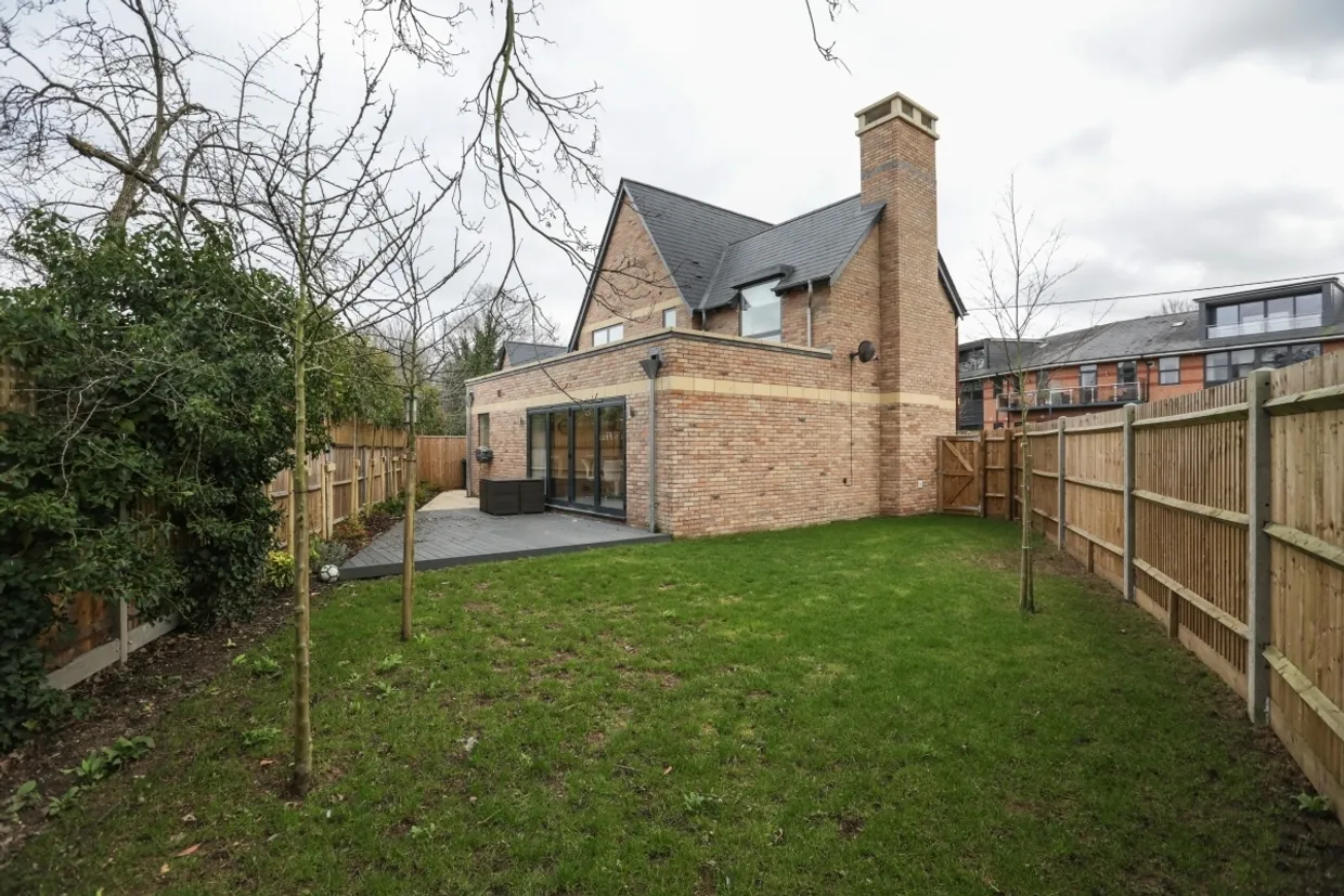 Furlong Road Bourne End SL8 photo 2